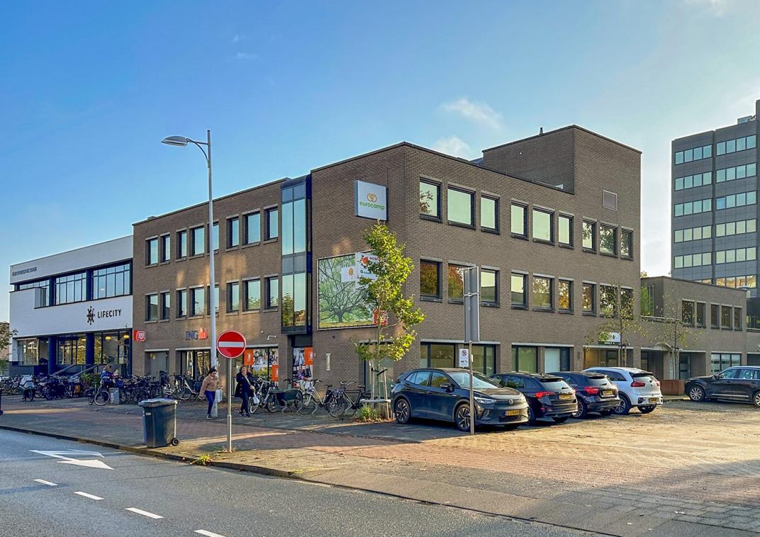 Het gebouw naast Suncourt