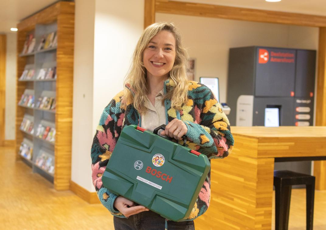 vrouw met Bosch reparatieset