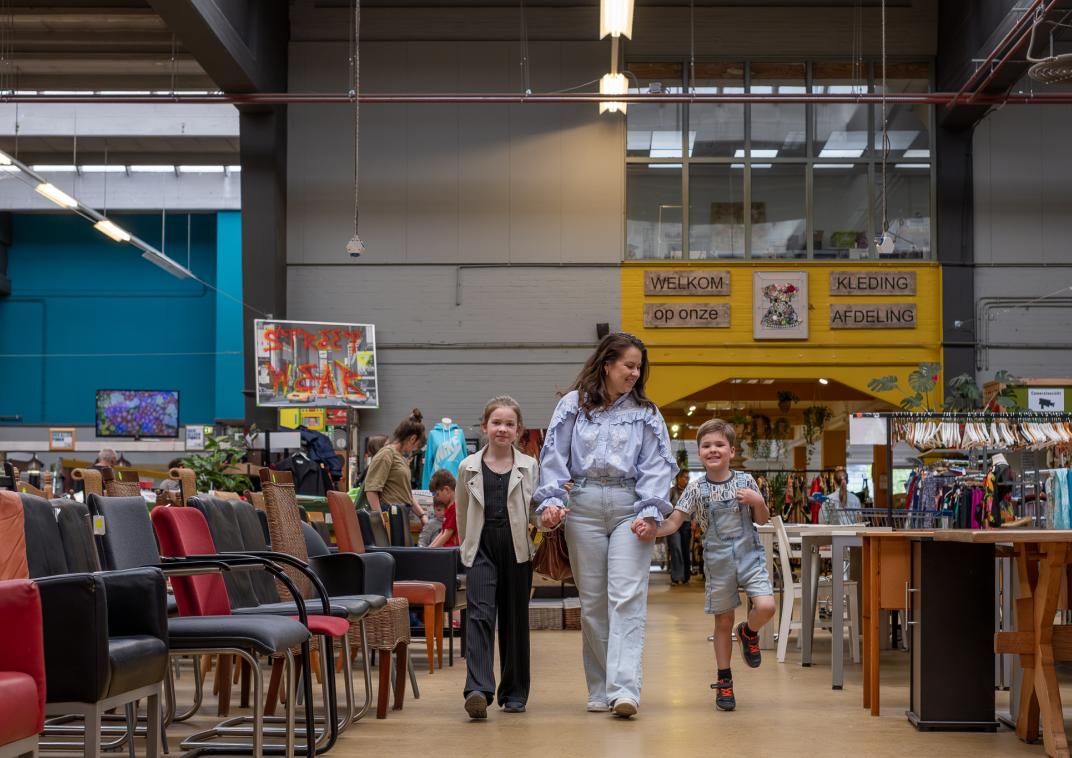 foto van mensen in de kringloop