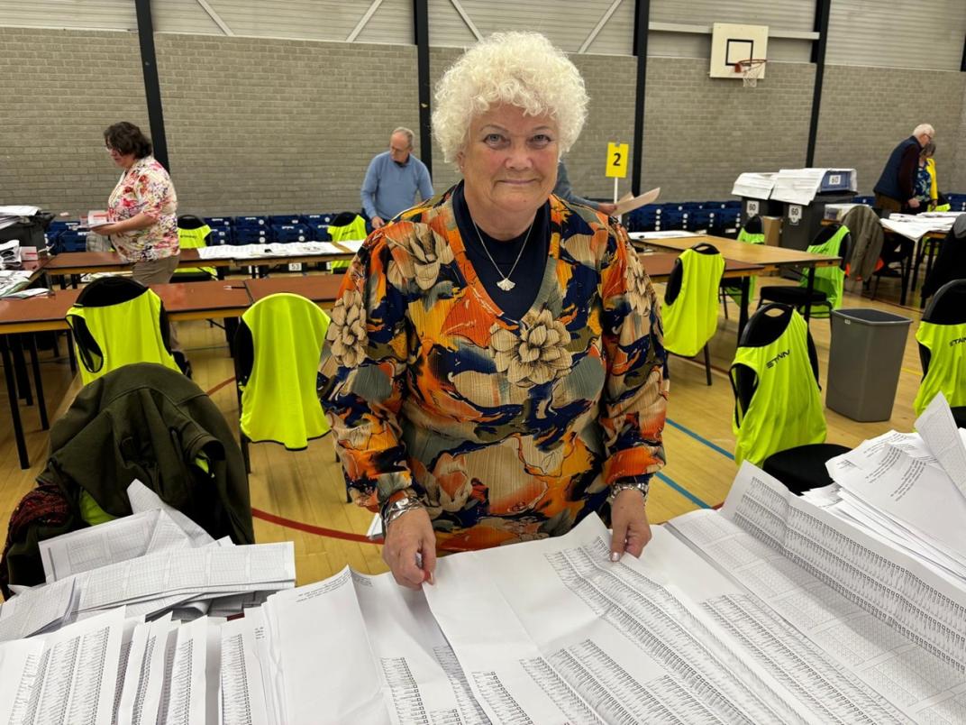 Voorzitter van het stembureau Ina