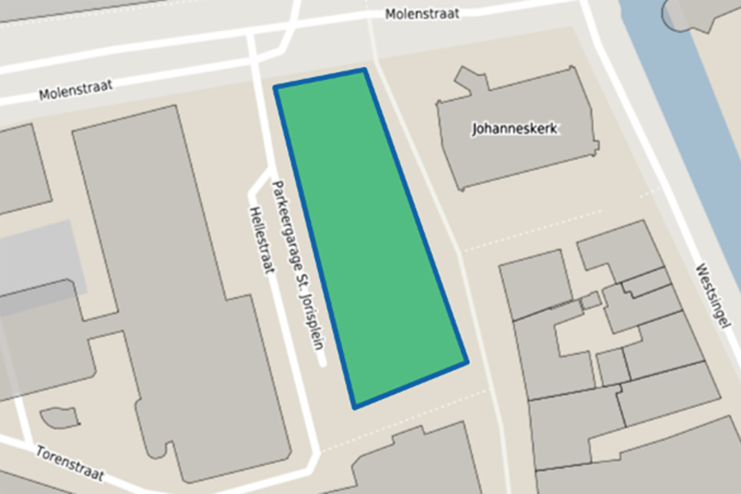Plattegrond met daarop aangegeven het gebied tussen de Molenstraat en de Hellestraat tot aan de inrit van de Parkeergarage