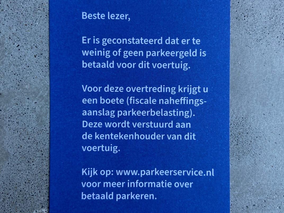 Kaartje met daarop een tekst over een mededeling van fiscale naheffing