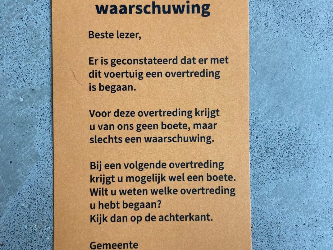 Kaartje met daarop een tekst over mededeling van waarschuwing