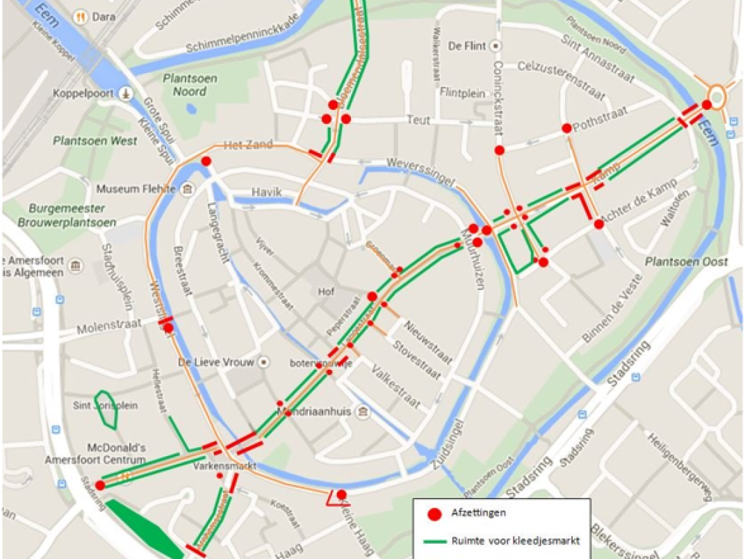 Plattegrond waarop is aangegeven waar de kleedjesmarkt mag plaatsvinden. 