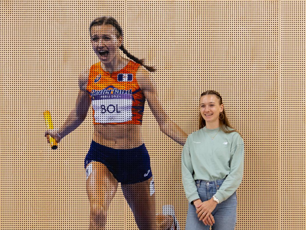 Femke Bol bij de opening